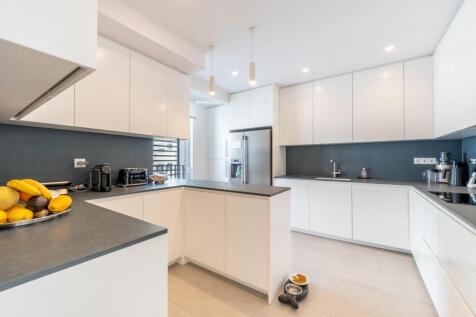 Triplex with 4 Bedrooms in Lisbon