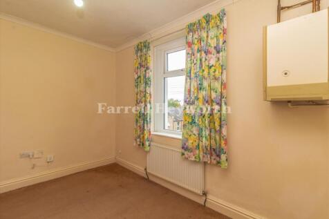 Bedroom 2 image 2