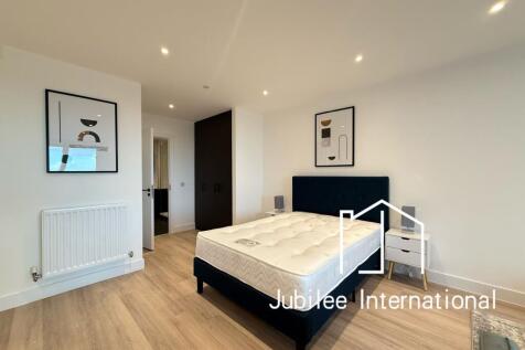 Monterrey House,  Everdene Path, London photo 3