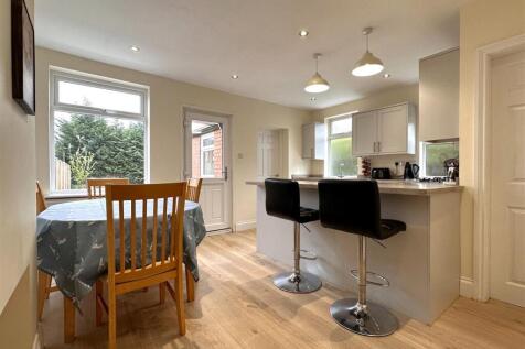 OPEN-PLAN Dining Kitchen 137