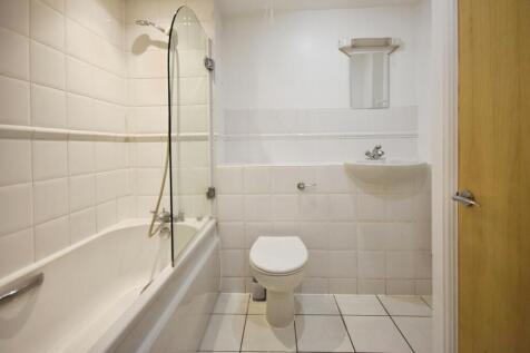pbox-bathroom-315880.JPG