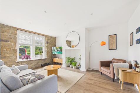 OPEN PLAN LOUNGE