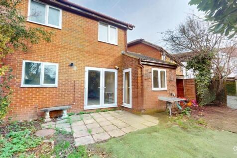 7-Long-Meadow-Close-12082025_144137_defurnished