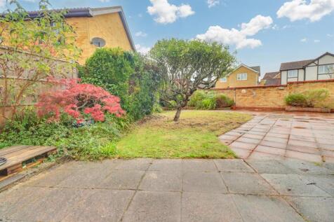 16 Fambridge Drive-40b.jpg