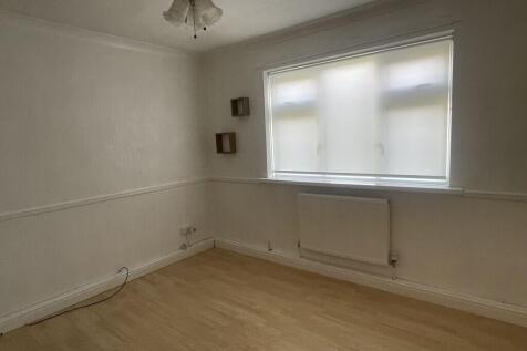 Cardigan Close, Batley photo 5