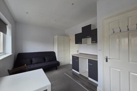 Northolt Avenue, Ruislip, Middlesex, HA4 photo 3
