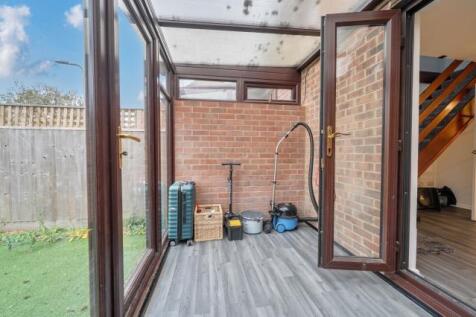 Robertson Close, Newbury, RG14 photo 3