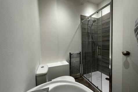 Main bathroom