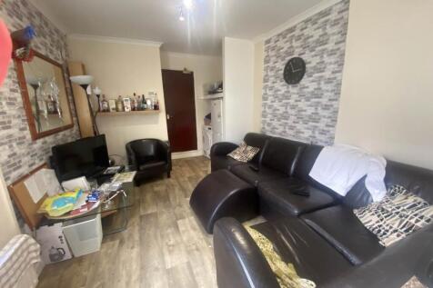 6-bed house on Alfred Street , Roath, , £2,940/mo