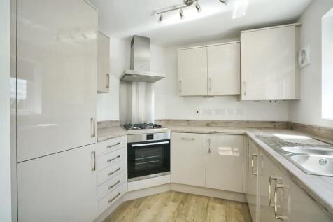 2 bedroom property in Harrington Close, Upton, Northampton photo 3