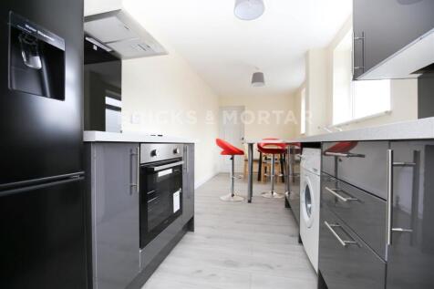 3-bed flat on (£135 PPPW) Mowbray Street, Heaton, NE6, (£85 PPPW), £1,755/mo