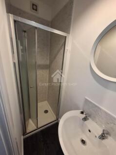 **ROOM AVAILABLE IN NEW YEAR **Room 2, 77 Newcastle Avenue Worksop photo 4