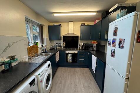 5-bed detached on Rolleston Drive, Nottingham, Nottinghamshire, NG7, £3,142/mo