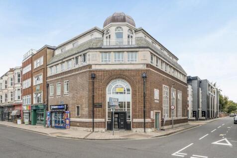 2-bed flat on Isabelle Court, Osborne Road, Southsea, £1,400/mo
