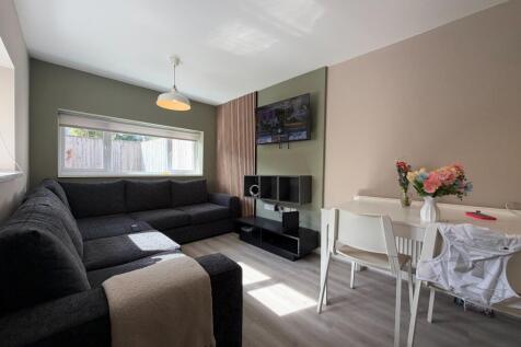 Call 02920 668585 to secure your viewing _3