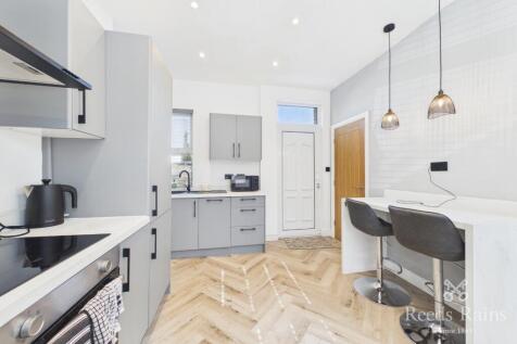 Woodland Crescent, Rothwell, Leeds, West Yorkshire, LS26 photo 4