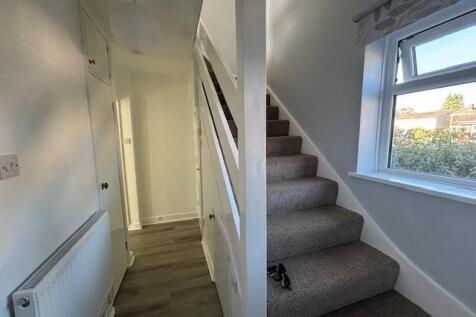 Bardsley Drive, Farnham photo 5