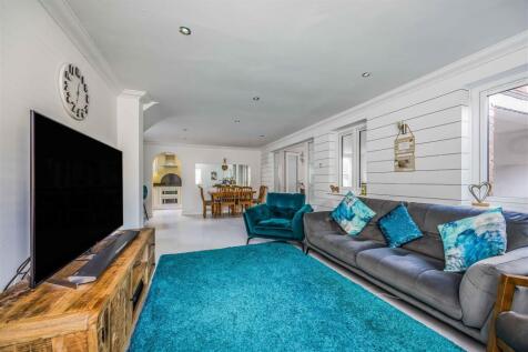 54 Auckland Road East, Southsea-Small-PorticoMarke