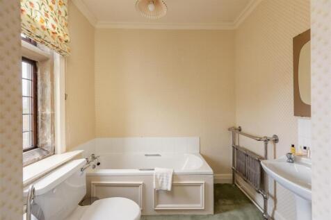 Highcliffe Manor Bedroom 8-4.jpg