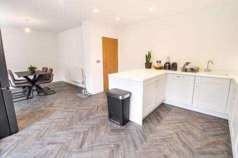Kitchen/Dining Space