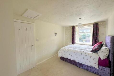 2 Bed Cottage, Keighley