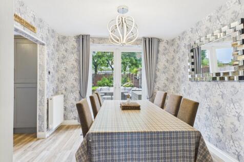 CAM03729G0-PR0111-STILL005