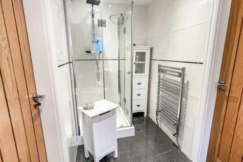 Jack and Jill Ensuite