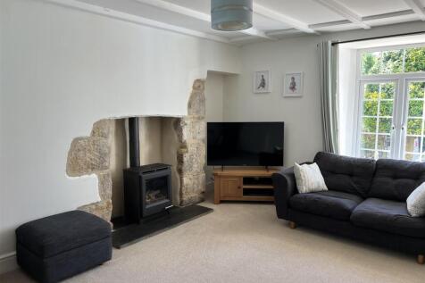 Reception Room/Formal Lounge: