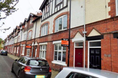 Hawthorn Mount,  Leeds, LS7 photo 4