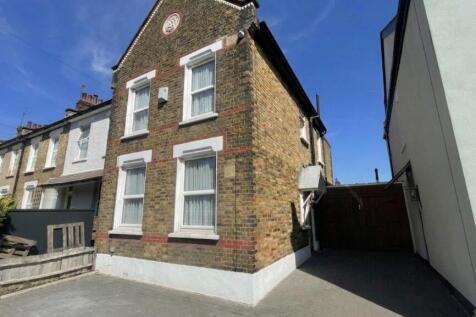 Three Bedroom End Of Terrace To Rent