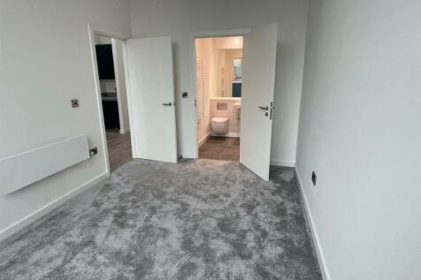 Bedroom a.jpg