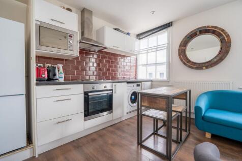 2-bed flat on Warwick Street, Leamington Spa, CV32, £1,150/mo