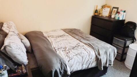 b65bf57c-bedroom