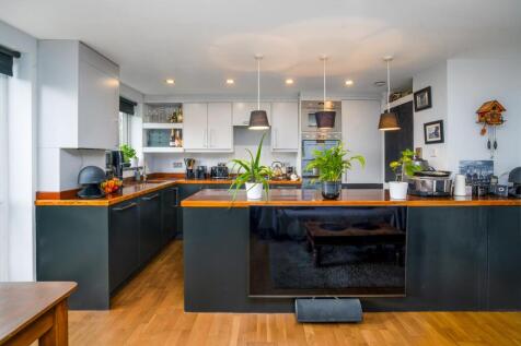 London, SE19 - property photo