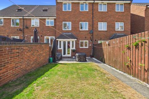 24-Ryan EweMove Pontefract