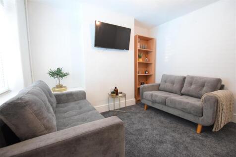 2-bed terraced on 27/28 - St. Faiths Street - Student House, £1,430/mo
