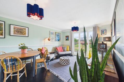 Linen Court - Living and Dining - EweMove