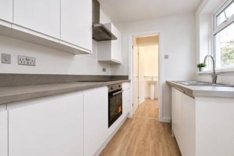 FITTED KITCHEN