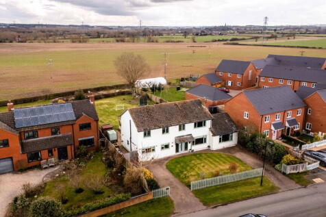 Tamworth, B79 - property photo