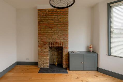 London, E10 - property photo