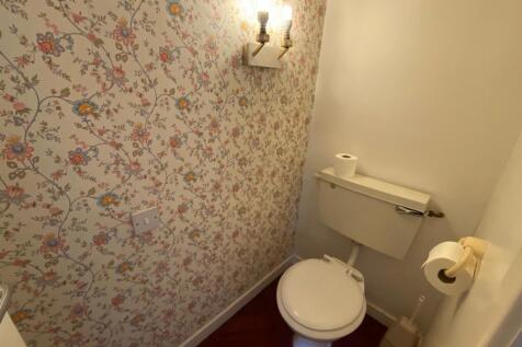 ensuite wc to bed 2.jpg
