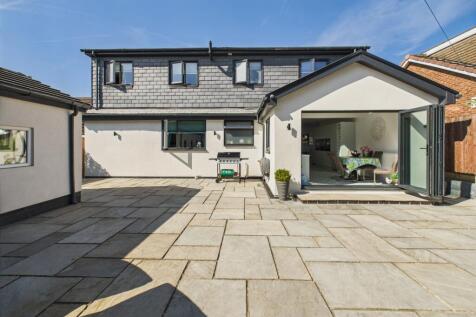 CAM03729G0-PR0042-STILL030