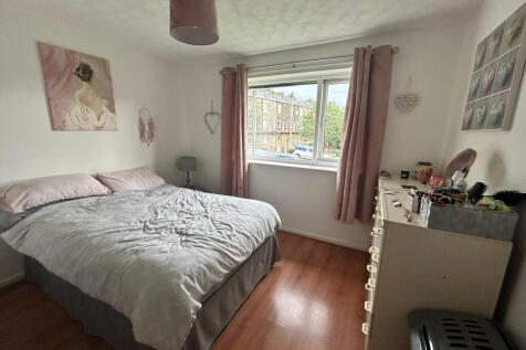 Village Court, Whitworth, OL12 8RH photo 5