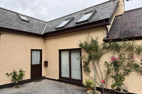 cottage 2 front picture.jpg