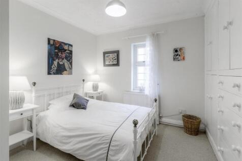 1 Knowle Hill, Hurley