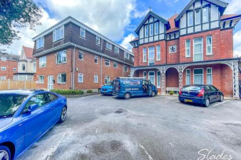 2-bed flat on Florence Road, Boscombe, Bournemouth , £1,250/mo