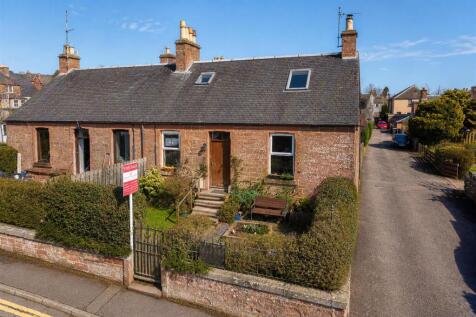 2 Gordon Park Kirriemuir Empty-3.jpg