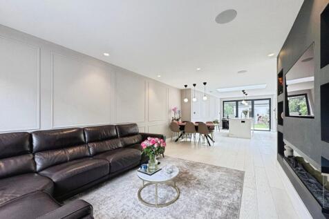 Reception/kitchen