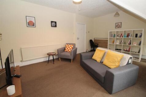 F4 25 NR lounge 3.jpg