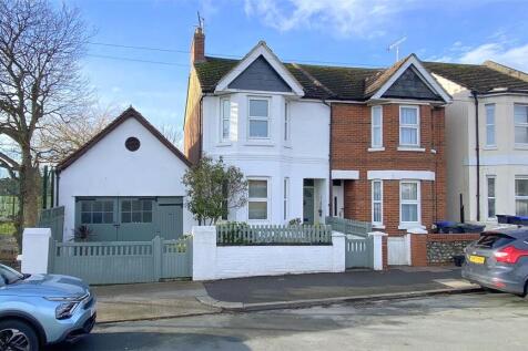 Worthing, BN11 - property photo